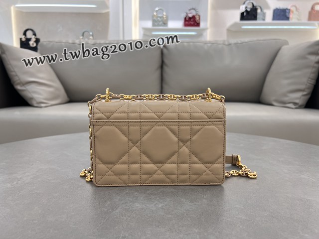 Dior专柜新款迪奥高仿原单杏色饼干色链条手袋小号斜挎女包 djfk1469